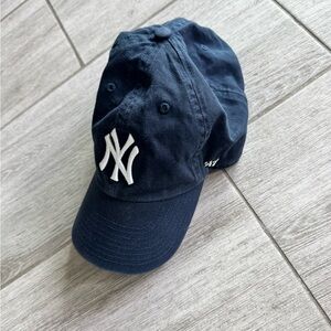 Classic NY Yankees Baseball Hat in Navy Blue